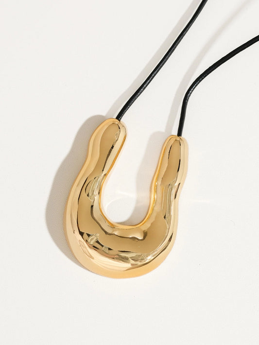 Sable Horseshoe Necklace
