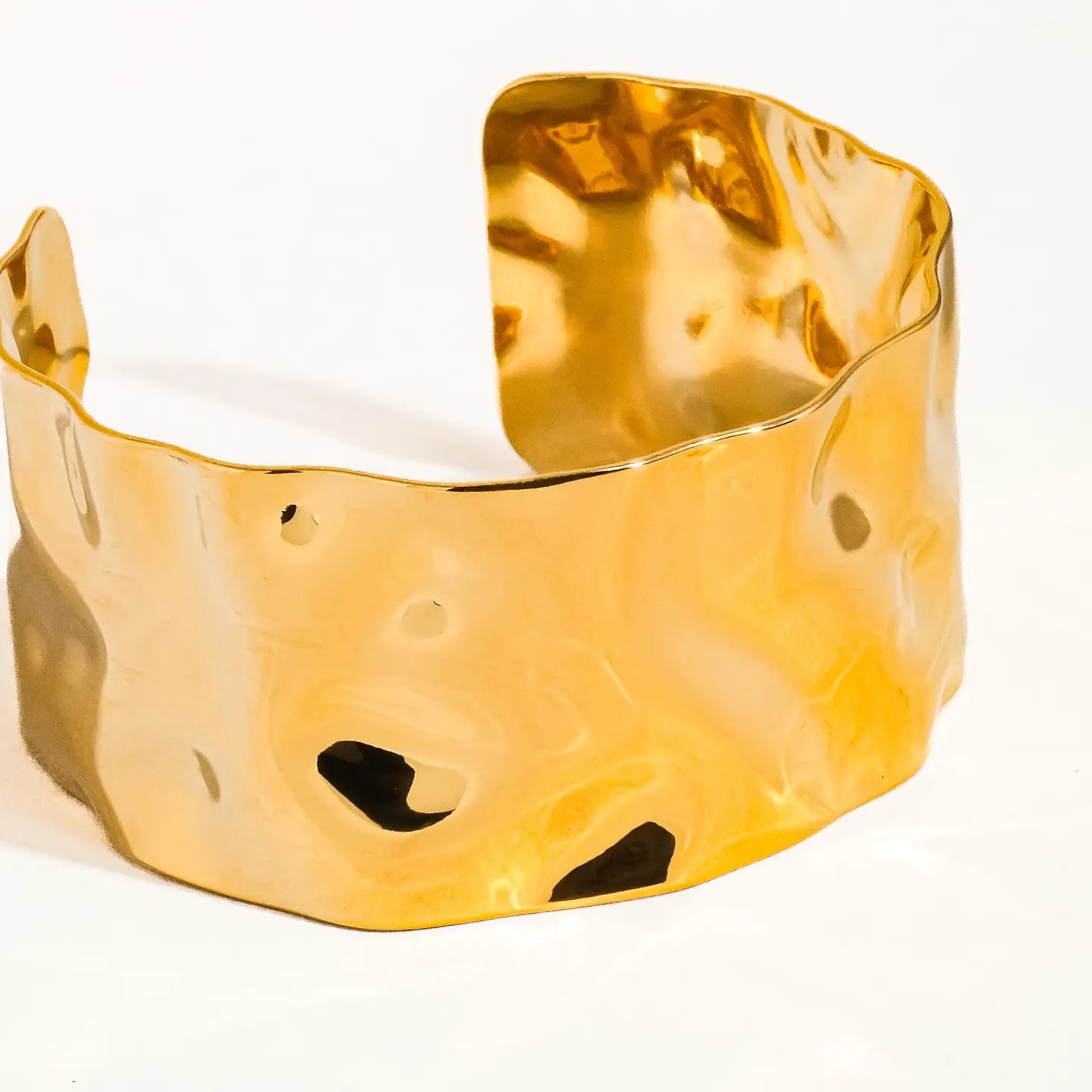 Baiser Gold Bangle